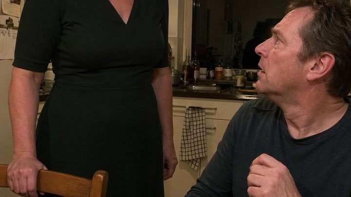 Mein Mann machte in sechzehn Jahren Ehe nicht ein einziges Mal eine Szene aus Eifersucht. Ich war sicher, ich bedeutete ihm nichts – bis er nach der Scheidung einen einzigen Satz sagte und ich endlich verstand, wie sehr wir uns beide geirrt hatten