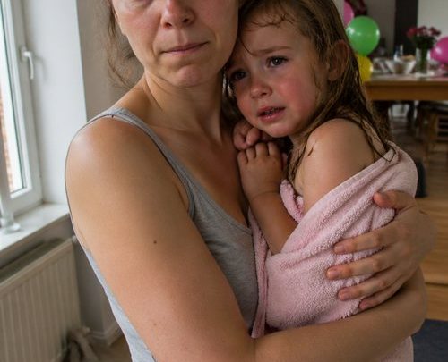 Wenn das Kind leidet, muss jede Feier innehalten: Die dramatische Nacht, in der ein Jubiläum fast zur Katastrophe wurde