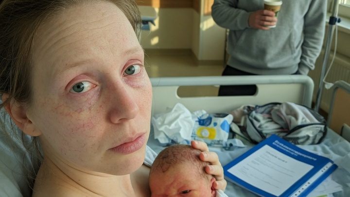 „Überraschung, Liebling — wir ziehen zu meiner Mutter“, sagte mein Mann, als er mich mit unserem neugeborenen Sohn aus der Klinik holte