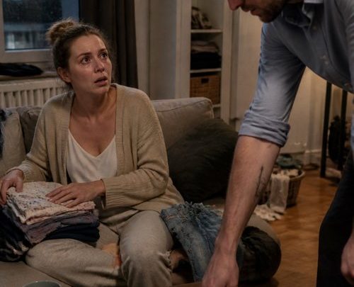 Mein Mann überredete mich zweimal, als Leihmutter ein Kind auszutragen — und erst als er mich danach zerbrochen nannte und verließ, begriff ich, dass meine Liebe längst zu seinem Werkzeug geworden war