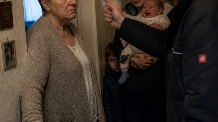 „Dann tauschen wir eben die Wohnungen: Du hast zwei Zimmer für dich allein, wir hocken zu viert in einem Wohnheimzimmer!“ — Als ihr eigener Sohn verlangte, dass seine Mutter ihr Zuhause aufgibt, musste sie sich zwischen Ruhe und Familie entscheiden