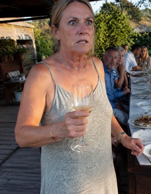 Der Freund meines Mannes schrie mitten unter allen: „Dicke Dummheit!“