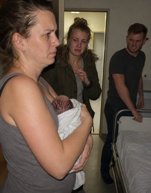 Unsere Leihmutter brachte unser Baby zur Welt. Doch als mein Mann unsere kleine Tochter zum ersten Mal badete, schrie er plötzlich: „Wir können dieses Kind nicht einfach so behalten!“