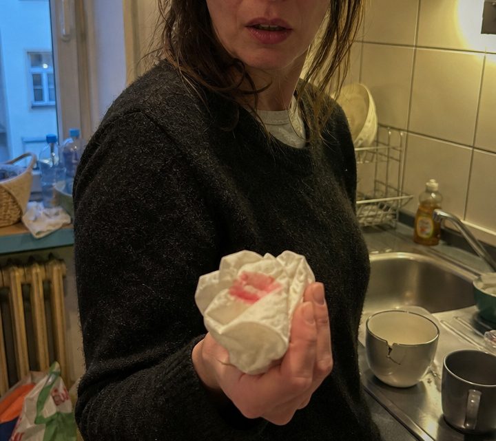 Die Nachbarin fragte mich vor dem Haus, ob am Nachmittag meine Schwester bei mir gewesen sei — nur hatte ich nie eine Schwester gehabt