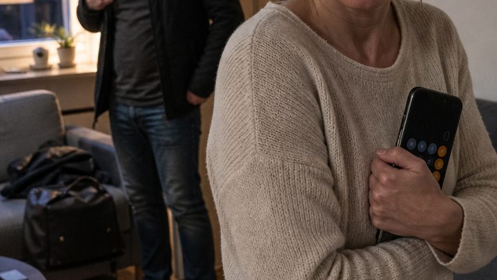 Als ihr Mann plötzlich ein neues Auto verlangte und sie wie eine Geldquelle behandelte, rechnete Katrin ihm vor, was sie zehn Jahre lang für ihn bezahlt hatte — doch erst vor Gericht begriff sie, wie wenig Liebe in dieser Ehe geblieben war