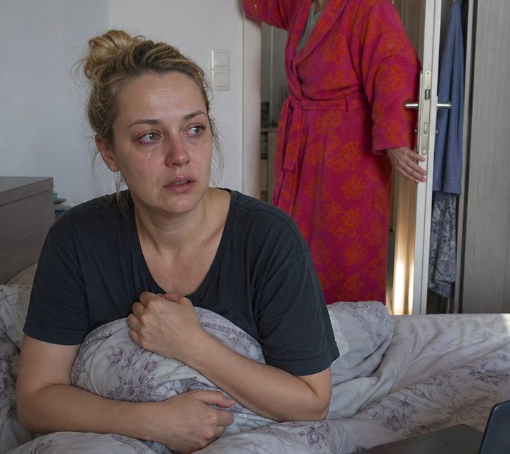 Meine Schwiegermutter glaubte, sie könne in meiner eigenen Wohnung das Kommando übernehmen — doch sie ahnte nicht, dass sie noch am selben Tag ihren Koffer packen würde