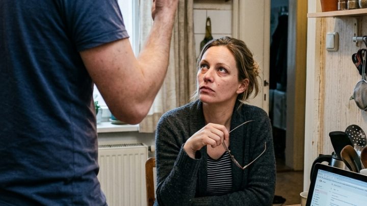 „Meine Mutter und ich haben alles entschieden“, verkündete mein Mann — und ich erinnerte ihn ruhig daran, dass eine Entscheidung ohne mich nur ein hübsch verpackter Irrtum ist