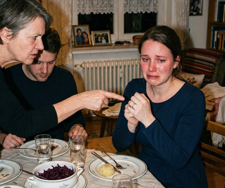 „Nimm deinen Ehering ab, meine Tochter braucht ihn dringender“ – beim Familienessen verlangte meine Schwiegermutter das Unfassbare von mir, während mein Mann schwieg
