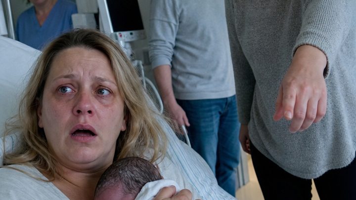 Ich trug das Kind für meine Schwester und ihren Mann aus – doch als sie das neugeborene Mädchen sahen, wichen sie entsetzt zurück und sagten: „Das ist nicht das Kind, das wir wollten.“