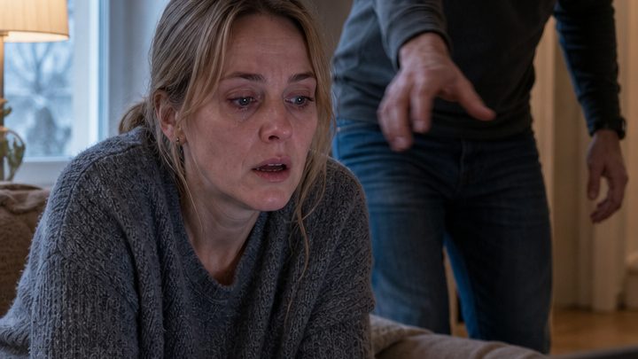 Zum ersten Mal besuchte ich die Silvesterfeier in der Firma meines Mannes – doch niemals hätte ich erwartet, dort seiner zweiten Frau zu begegnen