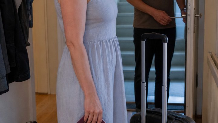 Eine Woche lang prahlte mein Mann vor seinen Freunden mit dem Luxusurlaub an der Seite seiner Geliebten – doch als er nach Hause kam, genügte das stille, rätselhafte Lächeln seiner Frau, um ihn erstarren zu lassen