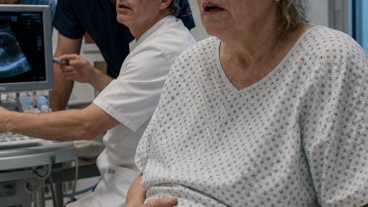 Mit 65 glaubte sie endlich, ein Kind zu erwarten – doch als der Tag der Geburt kam, enthüllte die Untersuchung eine Wahrheit, die ihr gesamtes Leben erschütterte