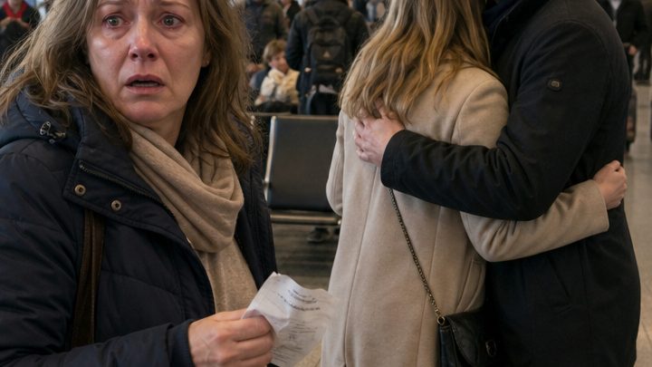 Ich erwischte meinen Mann am Hamburger Flughafen mit seiner Geliebten – doch der fremde Pilot und eine Reise nach München veränderten mein ganzes Leben
