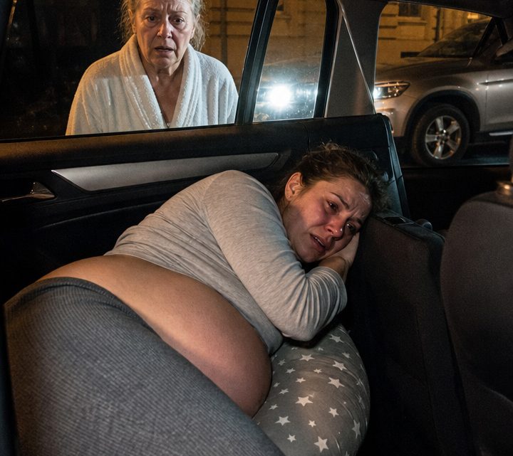 Mein Mann zwang mich Nacht für Nacht, im Auto zu schlafen, weil ihn meine Schwangerschaft wach hielt – doch als seine Mutter es zufällig entdeckte, erteilte sie ihm eine Lektion, die er niemals vergessen würde