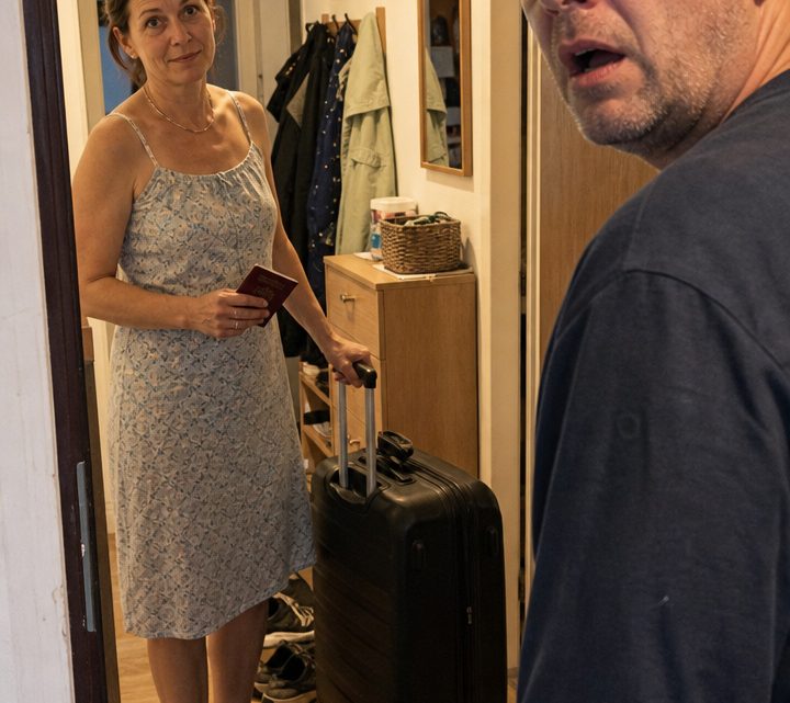 Eine Woche lang prahlte er vor seinen Freunden mit dem Luxusurlaub an der Ostsee und seiner Geliebten – doch als er nach Hause kam, empfing ihn seine Frau mit einem stillen, unergründlichen Lächeln