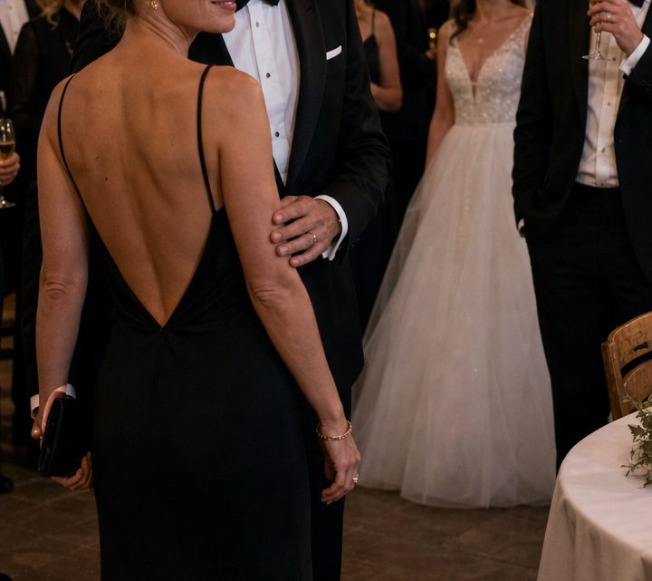 Mein Ex-Mann lud mich zu seiner Hochzeit ein – also engagierte ich einen Schauspieler als Begleitung, doch als die Braut ihn erkannte, zerbrach ihre perfekte Feier noch vor dem Hauptgang