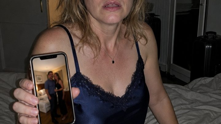 Um 3.07 Uhr morgens schickte mir die Geliebte meines Mannes ein Foto, um mich zu vernichten – doch ich leitete es an den gesamten Aufsichtsrat weiter