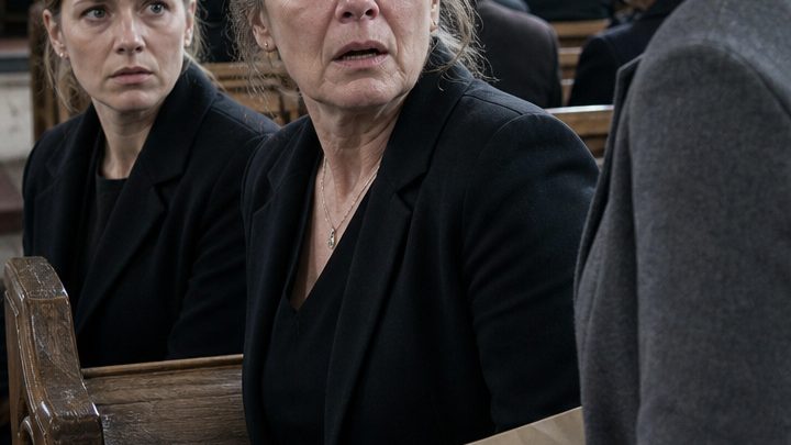 Mein Mann gestand mir nach 38 Ehejahren seine Untreue – und fünf Jahre später sagte eine Fremde auf seiner Beerdigung: „Sie müssen erfahren, was er für Sie getan hat“