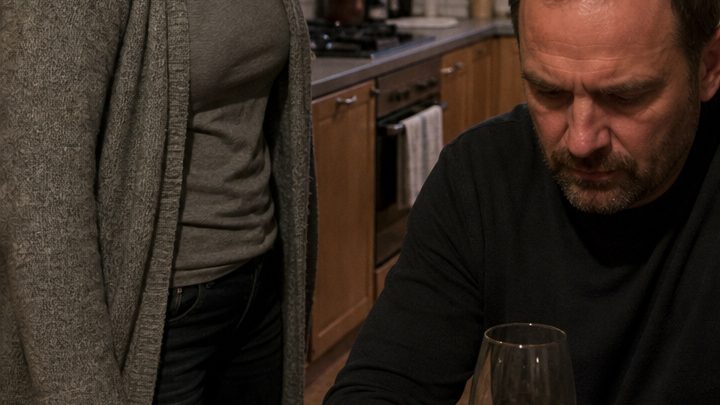 Nach dem Training eilte Hanna nach Hause, weil sie ihrem Mann seine Lieblingsfischsuppe versprochen hatte – doch am Küchentisch wartete ein Geständnis, das ihr ganzes Leben veränderte