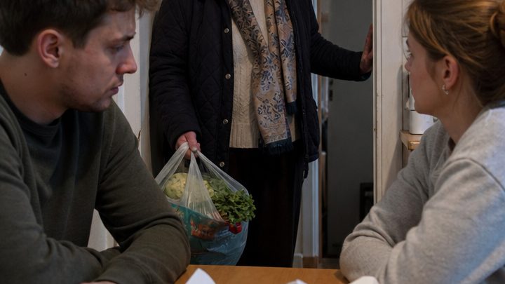 Nachdem ich ins Seniorenheim gezogen war, übergab ich meinem Enkel nur ein paar Dollar
