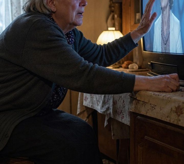 Die Tochter fuhr zum Studium nach Berlin und kam nie wieder zurück. Dreißig Jahre wartete ihre Mutter auf sie – bis sie eines Abends im Fernsehen ein Gesicht sah, das sie niemals hätte vergessen können