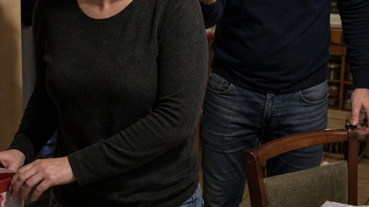 „Für deine Mutter hast du Geschenke gekauft, aber für meine nicht einmal Geld beigesteuert!“ – kurz vor dem Fest machte ihr Mann ihr eine wütende Szene
