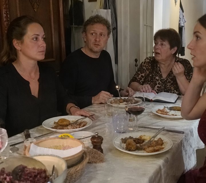 „Offenbar verwechseln Sie mich mit jemand anderem. Für die Feiern anderer Leute werde ich nicht bezahlen“, antwortete die Schwiegertochter völlig ruhig.