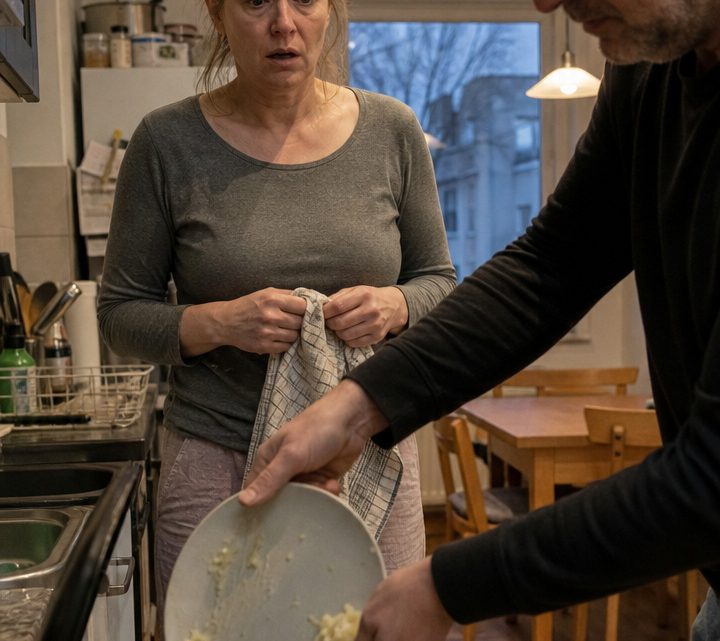 „Das werde ich ganz sicher nicht essen.“ Der Mann, zu dem ich mit einundfünfzig gezogen war, warf meine selbst gemachten Frikadellen in den Mülleimer – und genau in diesem Augenblick begriff ich, mit wem ich mein Leben teilte