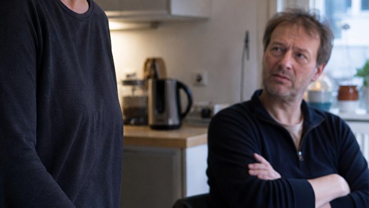 „Sei mir nicht böse, Claudia, aber die Wohnung gehört dir praktisch nicht mehr“, sagte ihr Mann mit verdächtig selbstzufriedenem Lächeln – doch statt zu weinen, streckte sie ihm nur die Zunge heraus…