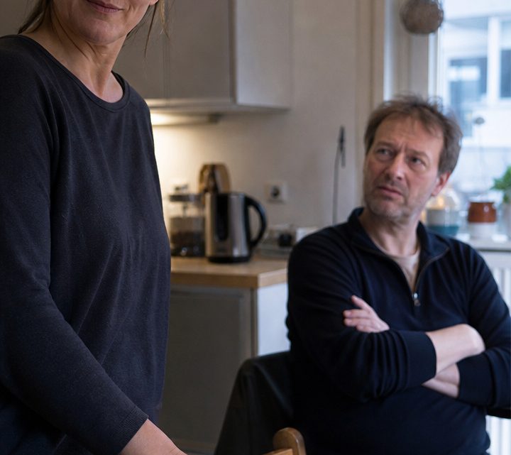„Sei mir nicht böse, Claudia, aber die Wohnung gehört dir praktisch nicht mehr“, sagte ihr Mann mit verdächtig selbstzufriedenem Lächeln – doch statt zu weinen, streckte sie ihm nur die Zunge heraus…