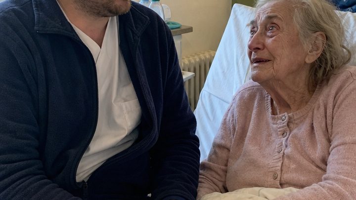 Eine alte Frau bat mich, sie als ihren letzten Wunsch zu heiraten – und nach ihrem Tod drückte mir der Anwalt ihre abgewetzte Kliniktasche in die Hand und sagte: „Sie hat Sie nicht zufällig ausgewählt.“