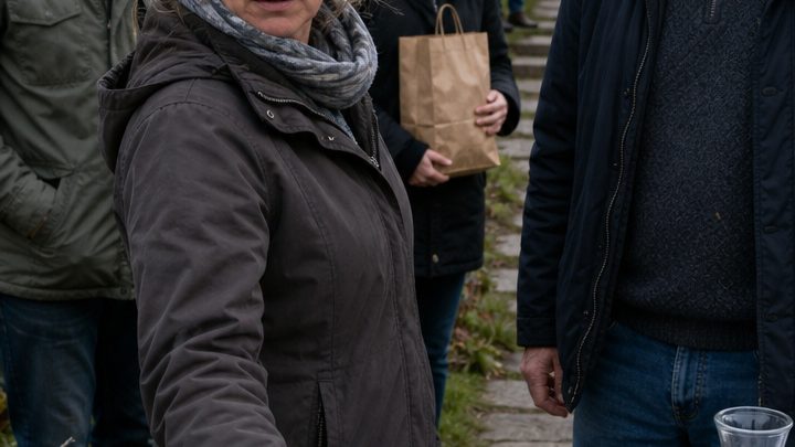 Sie kamen immer mit leeren Händen in unseren Schrebergarten – also servierte ich ihnen eines Tages nur Kartoffeln und Wasser, und plötzlich mussten sie sich der Wahrheit stellen