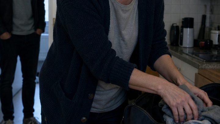 „Ich bin nicht mehr ich selbst“ – Als die 54-jährige Claudia nach nur einem Monat bei ihrem 38-jährigen Freund wieder auszog, verschwieg sie ein ganzes Jahr lang den wahren Grund