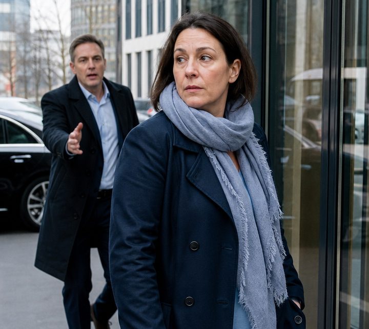 „Behalte ruhig das Penthouse und den Wagen“, sagte ich nach der Scheidung – doch eine Stunde später zerbrach die glänzende Zukunft meines Ex-Mannes vor den Augen seiner ganzen Familie
