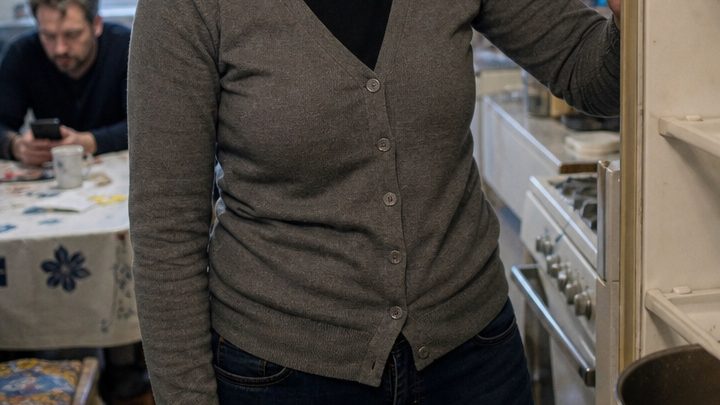 „Wo sind die Frikadellen?“ – Als der faule Bruder ihres Mannes zwanzig Stück auf einmal verschlang und danach auch noch mehr verlangte, zog Claudia endlich eine Grenze, die ihre Ehe retten sollte
