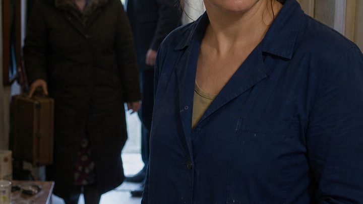 „Natürlich habe ich die Schlösser austauschen lassen! Oder hast du allen Ernstes geglaubt, ich würde deiner Tante weiterhin erlauben, in meinen Sachen herumzuwühlen?“