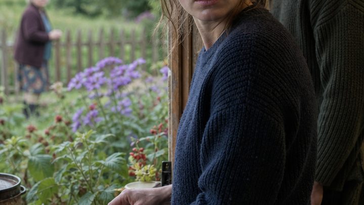 Als ihre Schwiegermutter plötzlich schrie, sie solle sofort ausziehen, ahnte Laura noch nicht, dass sie gerade die Wahrheit über fünf Jahre voller Opfer und versteckter Lügen erfahren hatte