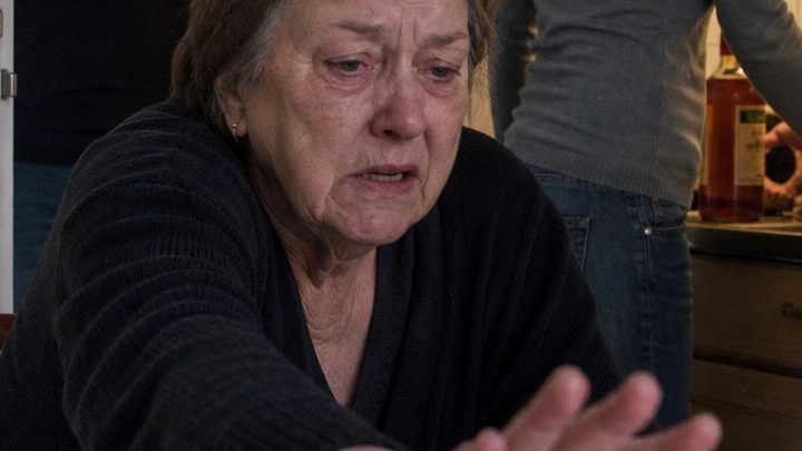 Zuerst hielt sie den gemeinsamen Abendtrunk für ein Zeichen ihrer Liebe – doch nach 35 Jahren erfuhr sie, was ihr Mann Markus all die Zeit heimlich in ihr Glas getan hatte