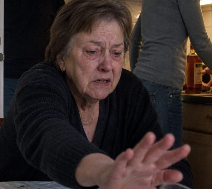 Zuerst hielt sie den gemeinsamen Abendtrunk für ein Zeichen ihrer Liebe – doch nach 35 Jahren erfuhr sie, was ihr Mann Markus all die Zeit heimlich in ihr Glas getan hatte