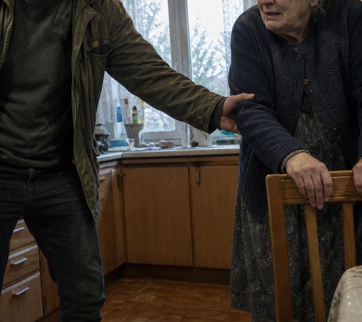 Ich wusste, dass man mich nach dieser Geschichte verurteilen würde – doch erst als der Anwalt das Testament meiner siebzigjährigen Ehefrau öffnete, begriff ich, wie tief ich wirklich gesunken war