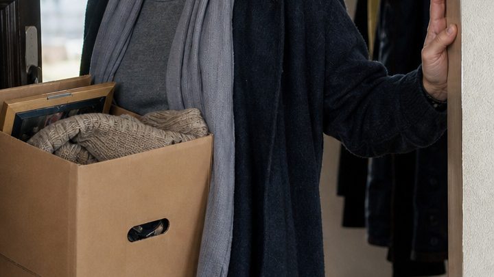 „Ich bin wieder zu Hause. Frag mich bitte noch nicht, warum“ – erst ein Jahr später erzählte Claudia, weshalb sie bei ihrem sechzehn Jahre jüngeren Partner ausgezogen war und dabei fast sich selbst verloren hätte