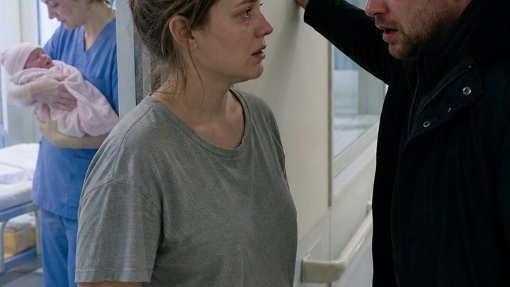 „Hier liegt ein Baby, und du musst sofort kommen“ – als mein Mann mich ins Krankenhaus rief, ahnte ich nicht, dass dort die Tochter seiner totgeglaubten Schwester auf uns wartete
