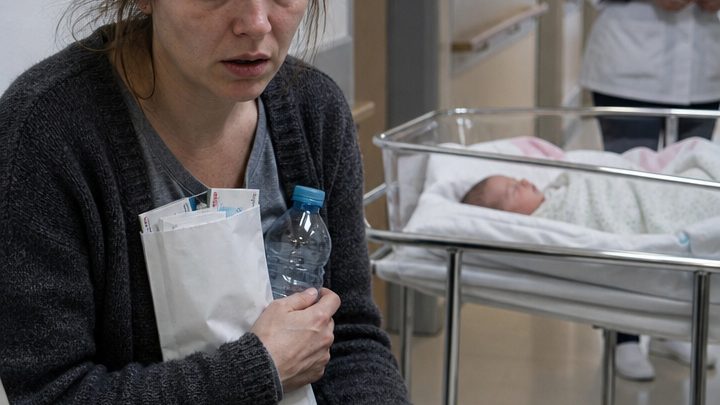 „Ihre Karte wurde gesperrt, weil Sie gerade Mutter geworden sind“ – doch mein Mann ahnte nicht, dass ich zwölf Jahre im Bankwesen gearbeitet hatte und genau wusste, wie man sich aus finanzieller Kontrolle befreit