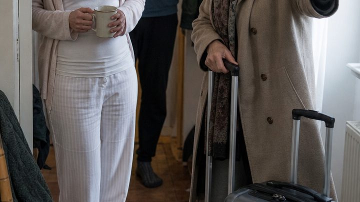 Wir hatten vier Monate auf unseren Urlaub gewartet – doch schon nach drei Tagen brachte die Tante meines Mannes unser ganzes Zuhause durcheinander und zwang uns, endlich „Nein“ zu sagen