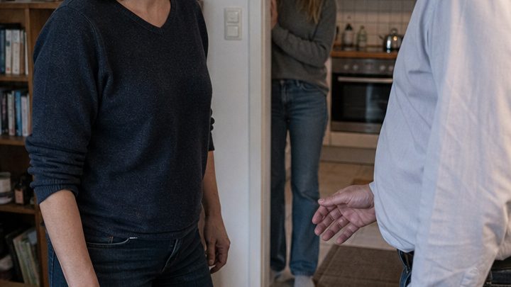 „Ich gehe zu einer anderen Frau“ – doch als er mitten in der Nacht seine Sachen holen wollte, zeigte seine Ehefrau ihm, wem in Wahrheit die gemeinsame Zukunft gehörte