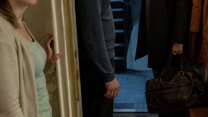 Als mein Mann mitten in der Nacht einen völlig fremden Mann mit nach Hause brachte, ahnte ich nicht, dass er derjenige war, den seine Familie seit fünfundzwanzig Jahren für tot hielt
