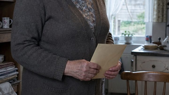 Sie gingen einst gemeinsam zur Schule und heirateten aus Liebe – doch als er Präsident wurde, verschwand seine Ehefrau aus seinem öffentlichen Leben und blieb allein in ihrer vertrauten Heimat zurück