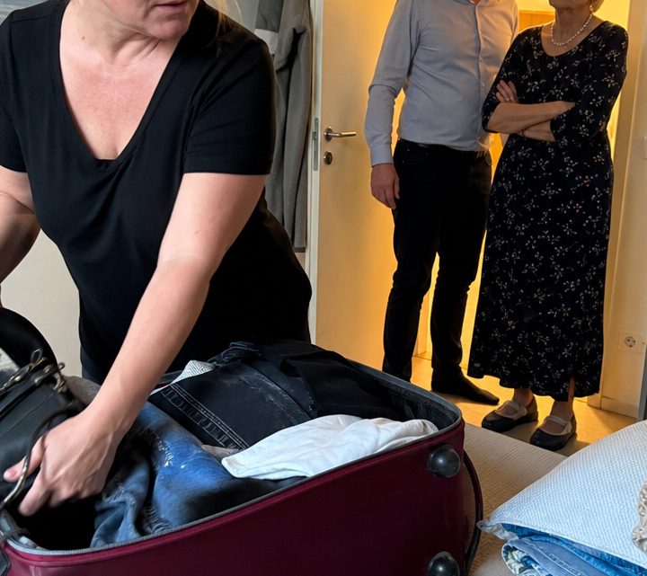 „Welchen Koffer soll ich nehmen – den großen oder den kleinen?“: Als ihre Schwiegermutter plötzlich mit in den Jahrestagsurlaub wollte, traf Anna eine Entscheidung, mit der niemand gerechnet hatte