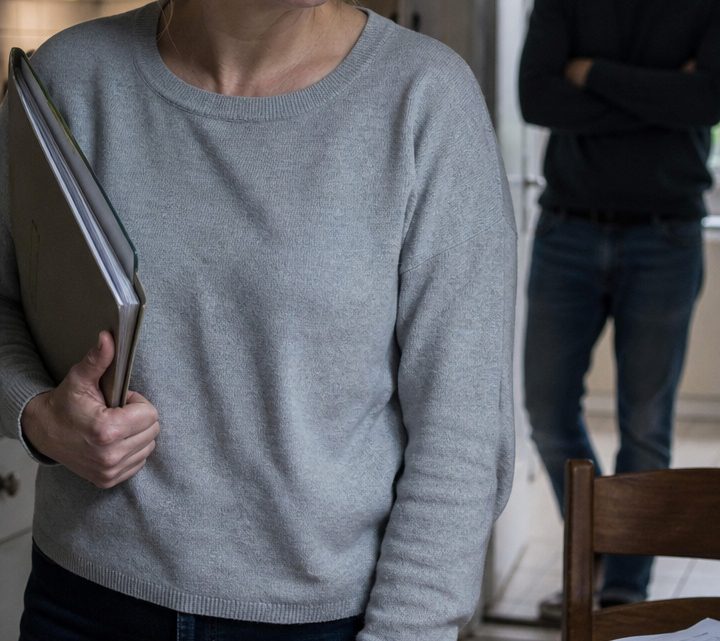 „Ab heute bezahlst du alles selbst!“ – Als ihr Mann die Forderung seiner Mutter überbrachte, legte Katharina ihm eine Abrechnung vor, die seine ganze Familie verstummen ließ