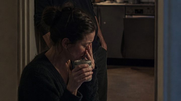 Als meine Frau mich verließ, vermietete ich das freie Zimmer – doch die stille Frau, die einzog, brachte weit mehr mit als nur einen Koffer